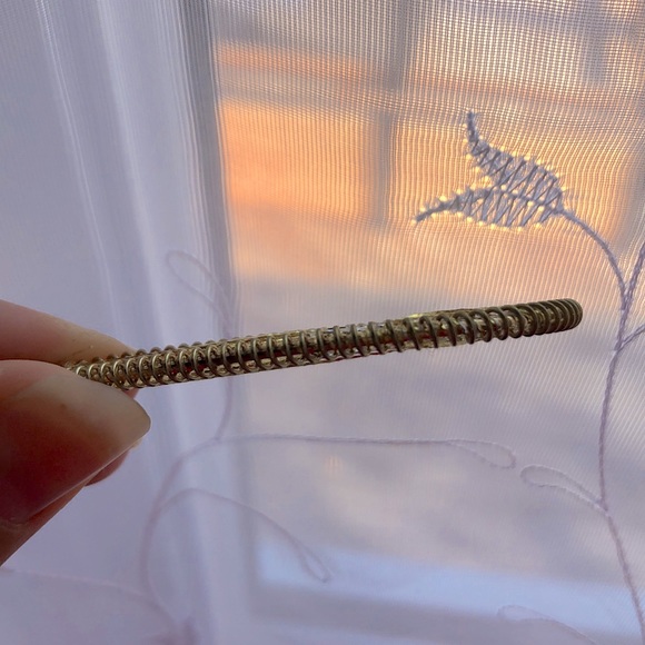 Vintage lightweight gold and silver boho earings - Picture 3 of 3